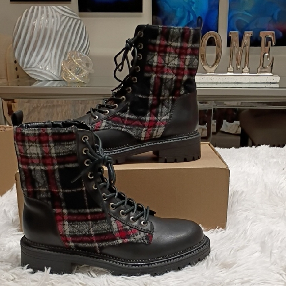 New Rock & Candy Cozy Winter Red & Black Quilted Plaid Combat Boots SZ 7